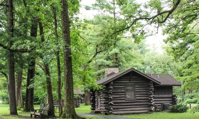 Mount Morris Hotel | White Pines Lodge