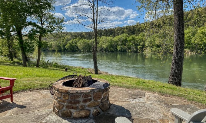Lone Rock House | White River Beautiful Home! Fisherman's Paradise!
