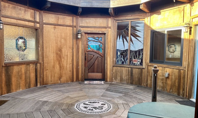 Caspar House | White water ocean views, starry night skies, hot tub, and more!