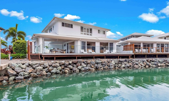 Airlie Beach House | Whitsunday Waterfront Luxury at 19 The Cove
