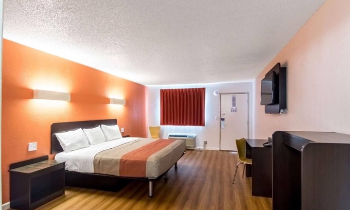 Clinton Hotel | Whitten Inn