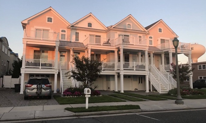 Margate City House | WHOLE ONE MTH BKG FOR JUL 2023! Walk to beach, STEPS to restaurants, marina!