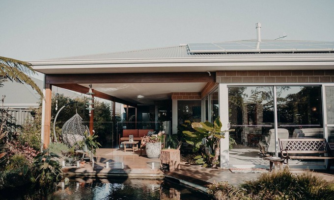 Yakamia House | Why travel overseas when such an urban retreat beckons at Stillwaters