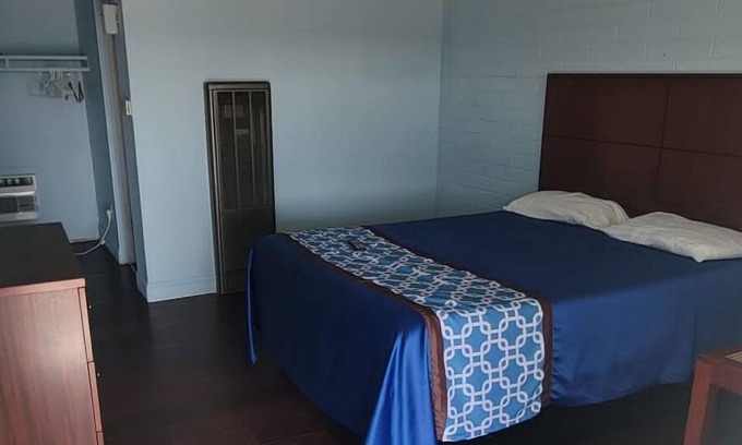 Hollister Hotel | Wiebe Motel