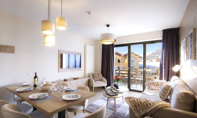 Eclose-Est Apartment | Wifi, 50m from ski slopes, fitness, sauna, hammam, balcony, tv, ski locker, 31m², Alpe d'Huez