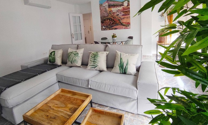 Almeria Centro Apartment | Wifi, dos Dormitorios con a/a Reformada en 2021