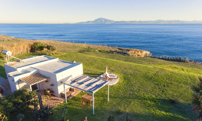 Tarifa Cottage | WiFi Sea Side Garden By Sea, Amazing Views To Morocco And Ocean