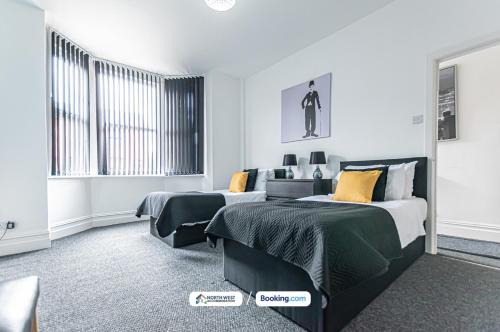 Leigh House | Wigan Short Let Spacious 4BR, Contractors Welcome