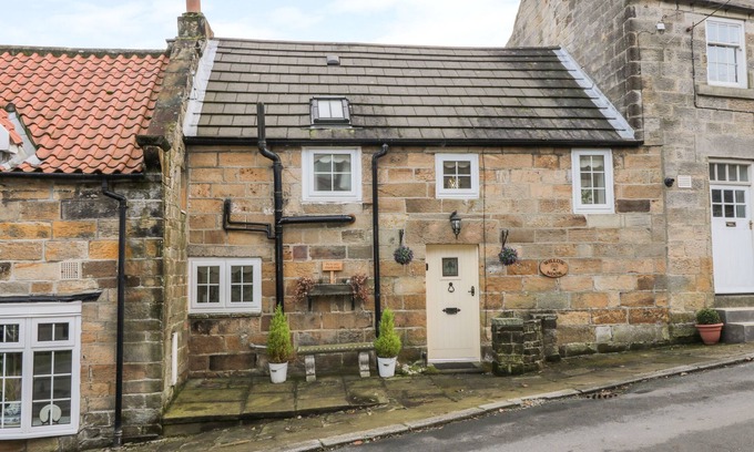 Glaisdale Cottage | WILLOW NOOK, pet friendly, character holiday cottage in Lealholm