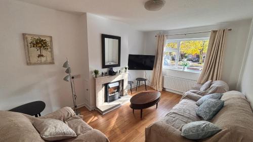 Wilton House | Wilton Beside CUH , Entire Home 3 Bed