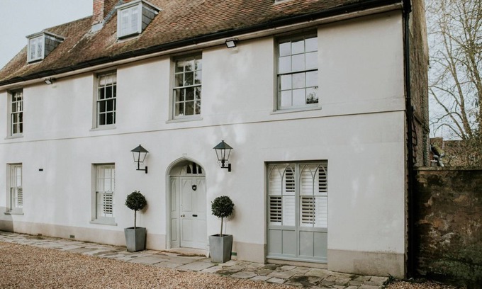 Wimborne Villa | Wimborne House - Seven Bedroom Villa, Sleeps 16