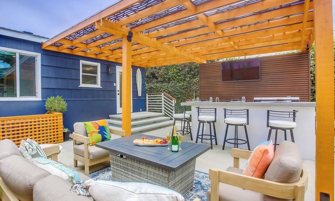 Beach Barber Tract Cottage | Windansea Beach House - beautifully updated 2 bedroom cottage by the beach