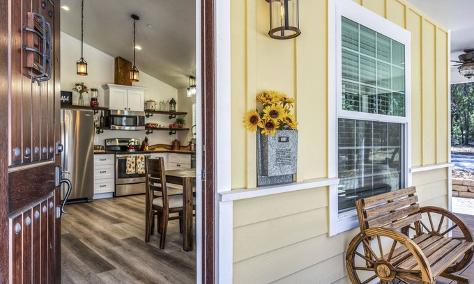 Hidden Valley Lake Cottage | Windmill Cottage - Peaceful & Quiet on 5 acres