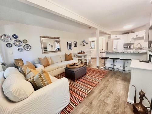 Fontana House | Windmill Cottage at Abbey Springs Near Lake & Shops