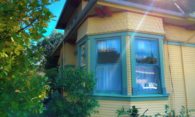 Cloverdale House | Wine Country 1-bedroom retreat with WiFi, AC in charming Cloverdale