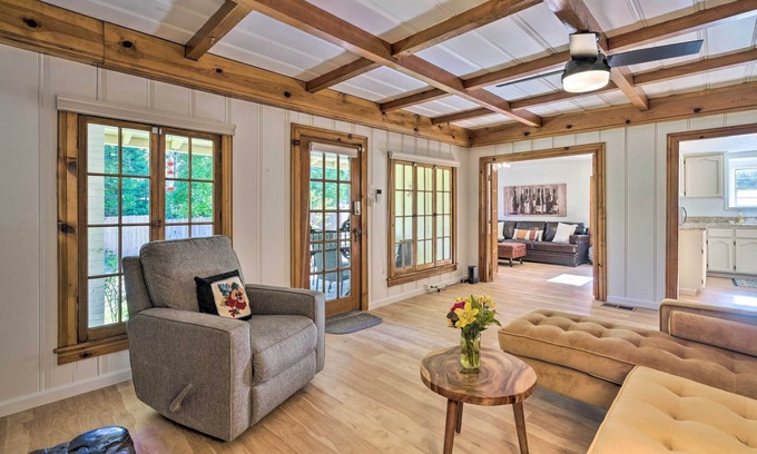 Shenandoah Valley House | Wine Country Escape w/Hot Tub in River Pines!