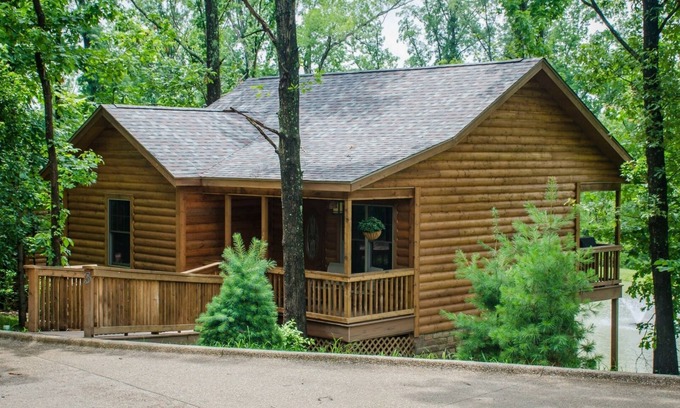 Carbondale Cabin | Wine Trail Cabin, 2015 Built, Carbondale, Southern IL - Giant City State Park