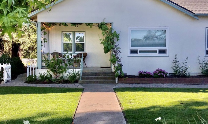 San Luis Obispo Cottage | Winery Guest Cottage in San Luis Obispo/Edna Valley Wine Country