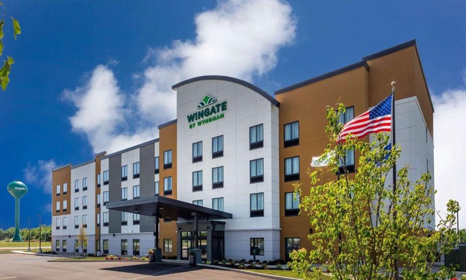 Angola Hotel | Wingate by Wyndham Angola