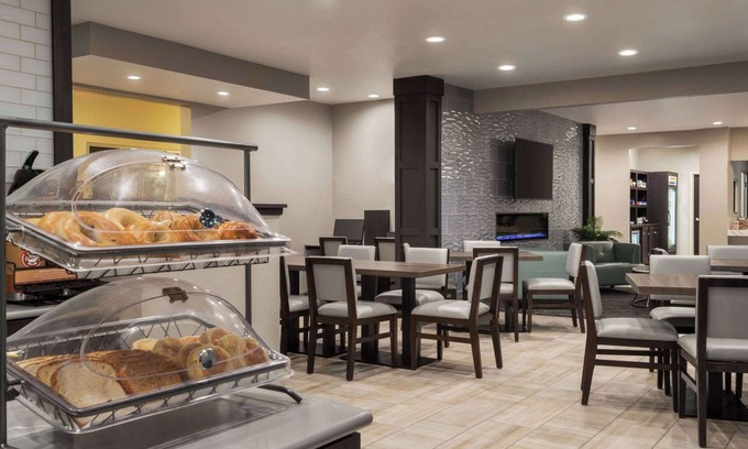 Appleton Hotel | Wingate by Wyndham Appleton