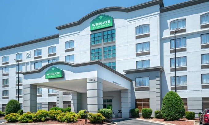 Paw Creek Hotel | Wingate by Wyndham Charlotte Airport