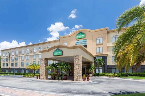 Southwest Orlando Hotel | Wingate by Wyndham, Universal Studios - Free Theme Park Shuttle