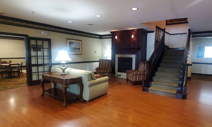 Austintown Hotel | Wingate by Wyndham Youngstown/Austintown