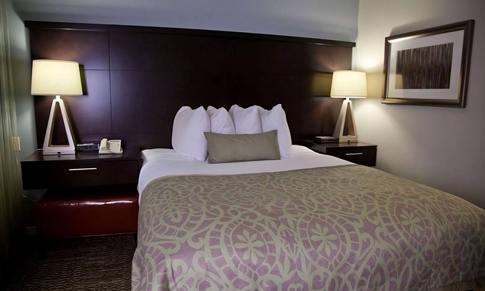 San Bruno Hotel | With FREE Breakfast, Full Kitchen, Onsite Pool, Parking Onsite!