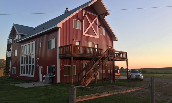 Ashton House | Within 1 hour of Yellowstone National Park - Sleeps up to 30