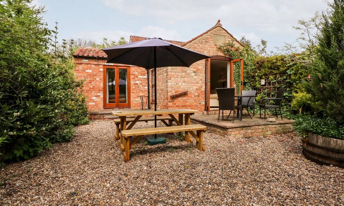 Louth Cottage | WOLD'S VIEW, pet friendly, country holiday cottage in Louth