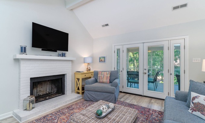 Tarpon Pond House | Wonderful 2BR+Loft Cottage! Close to Beach! Screened Porch w/Wooded Views! Amenity Cards!