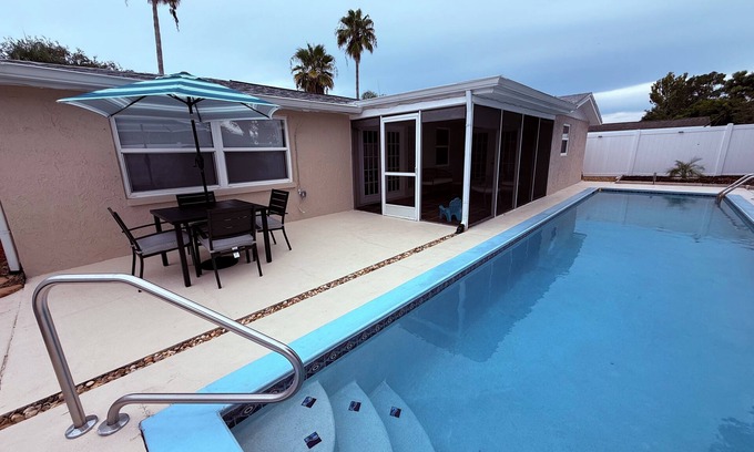 Regency Park House | Wonderful 3-bedroom house with Pool in Port Richey