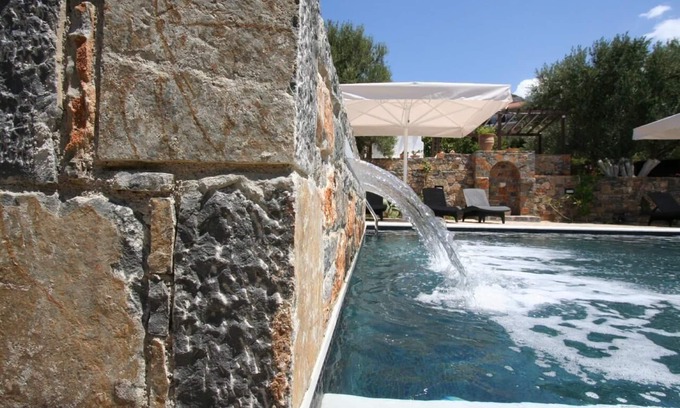 Istron Apartment | Wonderful Apartment in Istro with Common Pool and Mountain View