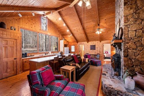 Mentone House | Wonderful Cabin with Fireplace in Mentone, Alabama