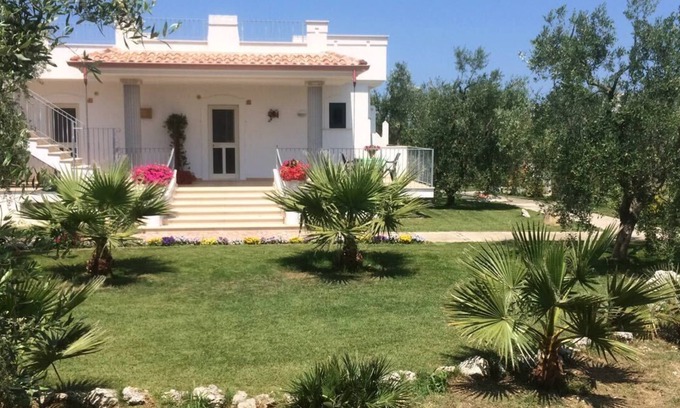 Peschici Apartment | Wonderful holiday home in olive grove