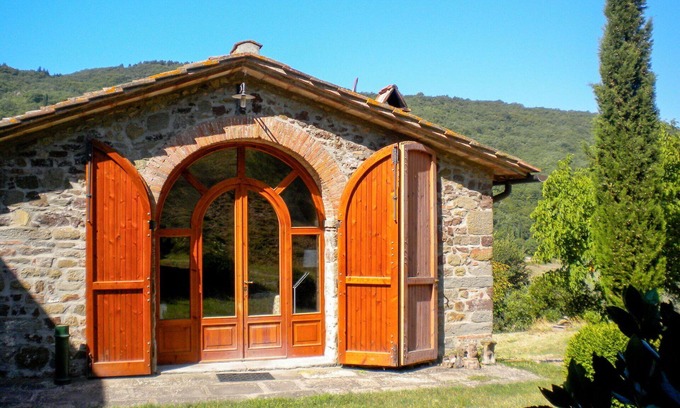 Greve in Chianti Villa | Wonderful villa for 4 guests with WIFI, pets allowed and panoramic view