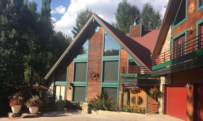 Warm Springs Cabin | Wonderful location! Walk to ski, hike! Nov15-April 15 Only 30 day rental