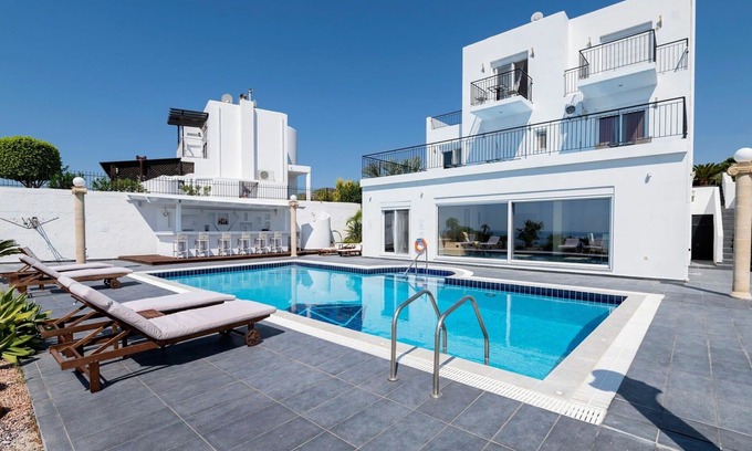 Gennadi Villa | Wonderful private villa with WIFI, private pool, A/C, TV, patio, panoramic view and parking