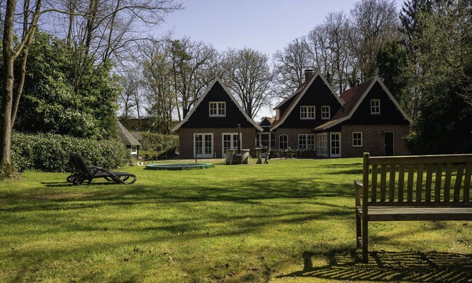 Enschede Villa | Wonderful private villa for 20 people with WIFI, TV and parking