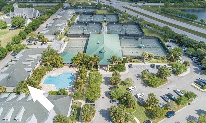 Gifford Condo | Wonderful vacation home for tennis lovers or casual stay, 8 mins from the beach