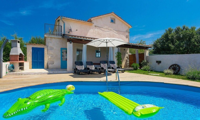 Salakovci House | Wonderful villa with private pool, A/C, WIFI, TV, terrace, pets allowed and panoramic view