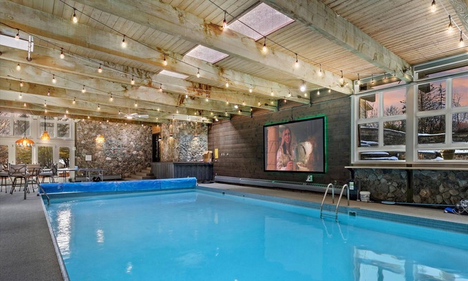 Sussex House | Wooded Hills/Indoor Pool/Hot Tub/Arcade