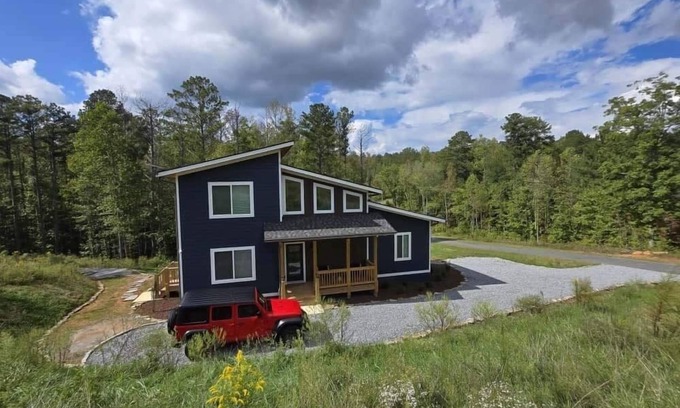 Talking Rock House | Woodland Château | Hot Tub + King/Queen beds + Game Loft