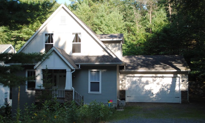 Pentwater House | Woodland Dunes on Lake Michigan