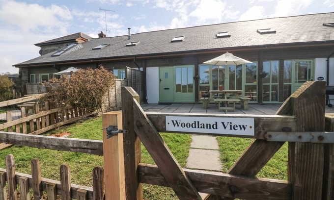 Hele Cottage | WOODLAND VIEW, pet friendly, character holiday cottage in West Down