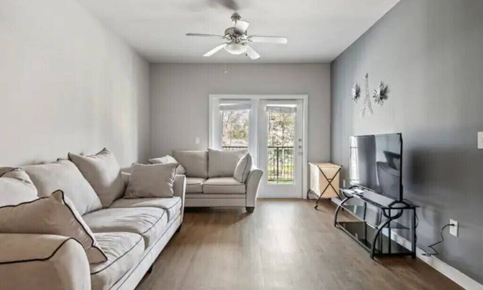 Conroe Apartment | Woodlands 2 Bedroom Cozy Apt w/Free Parking