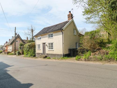 Hoxne House | Woodlands