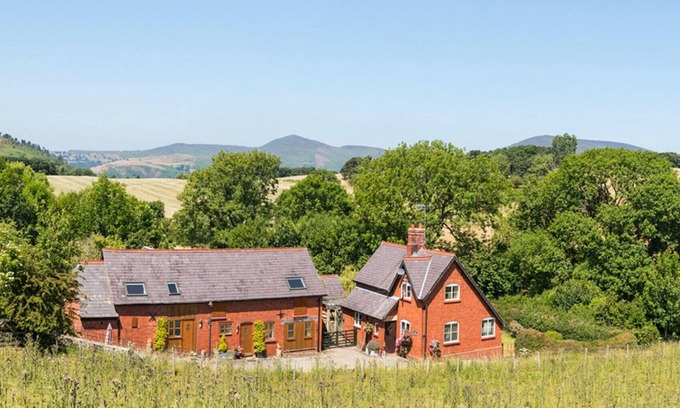 Llangollen Cottage | Woodpecker Cottage