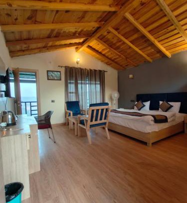 Mukteshwar Hotel | Woodpecker's nest by lake & woods