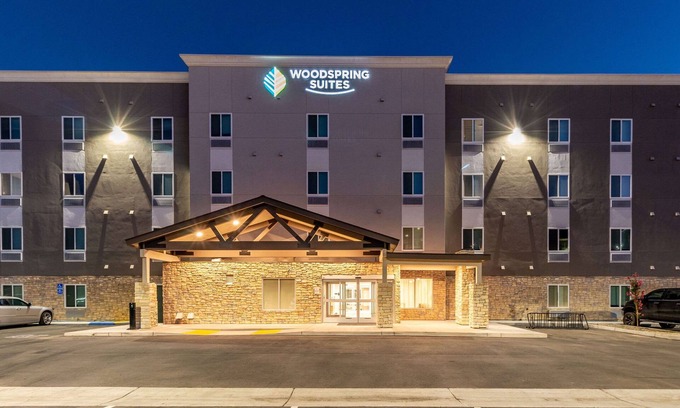 Greenacres Hotel | WoodSpring Suites Bakersfield Airport